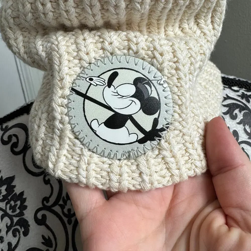 Disney 100 cream knit beanie Minnie Mouse. Casual cozy warm